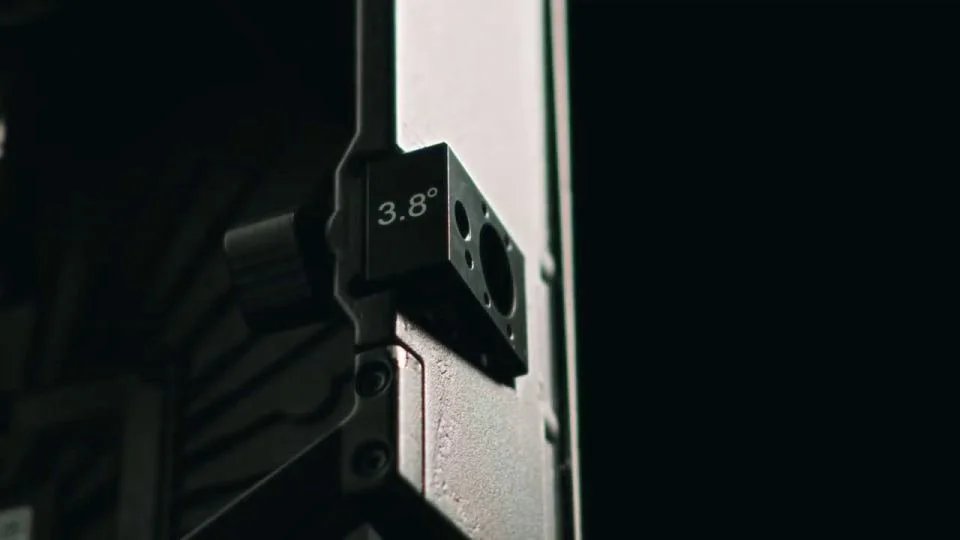 FINAL VISION LEDパネルの3.8°角度ブロックのクローズアップ